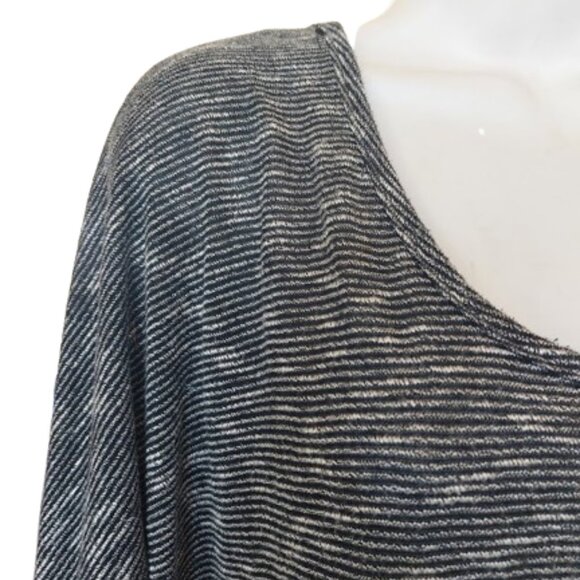 Blue Shirt with Back Opening at the back Size 2X - Picture 2 of 3